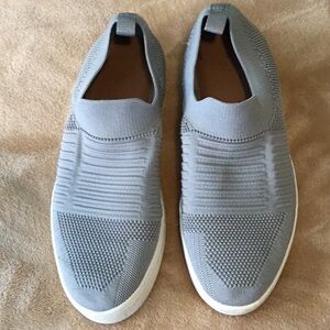 Women’s comfy stretch shoes size 8 1/2
